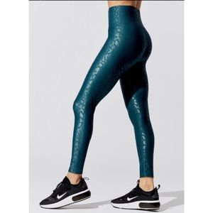 NWT Carbon38 Leopard Takara Shine Legging